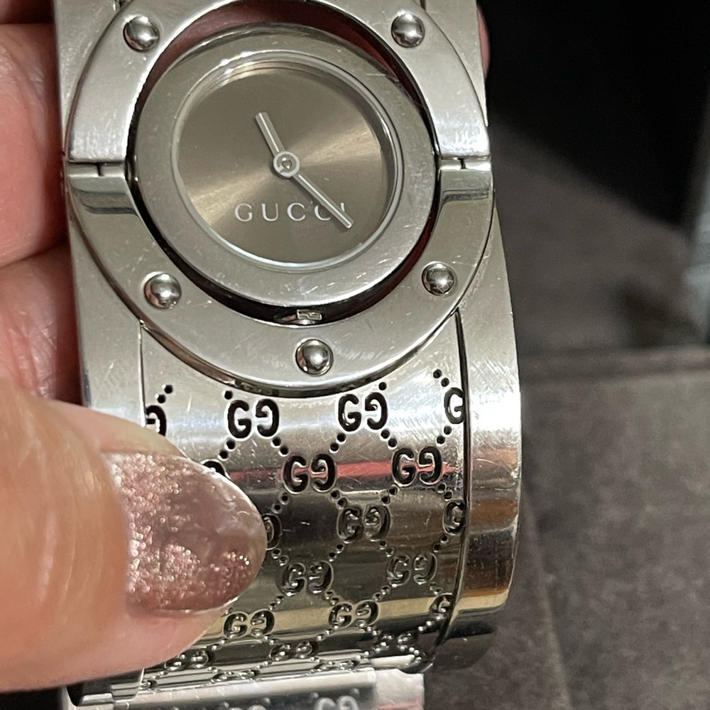 Gucci ladies watch . Wide swirl/twirl watch band.